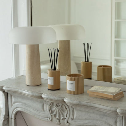 Le diffuseur Le Splendide, que cette recharge remplit. Le flacon de recharge est vendu seul.